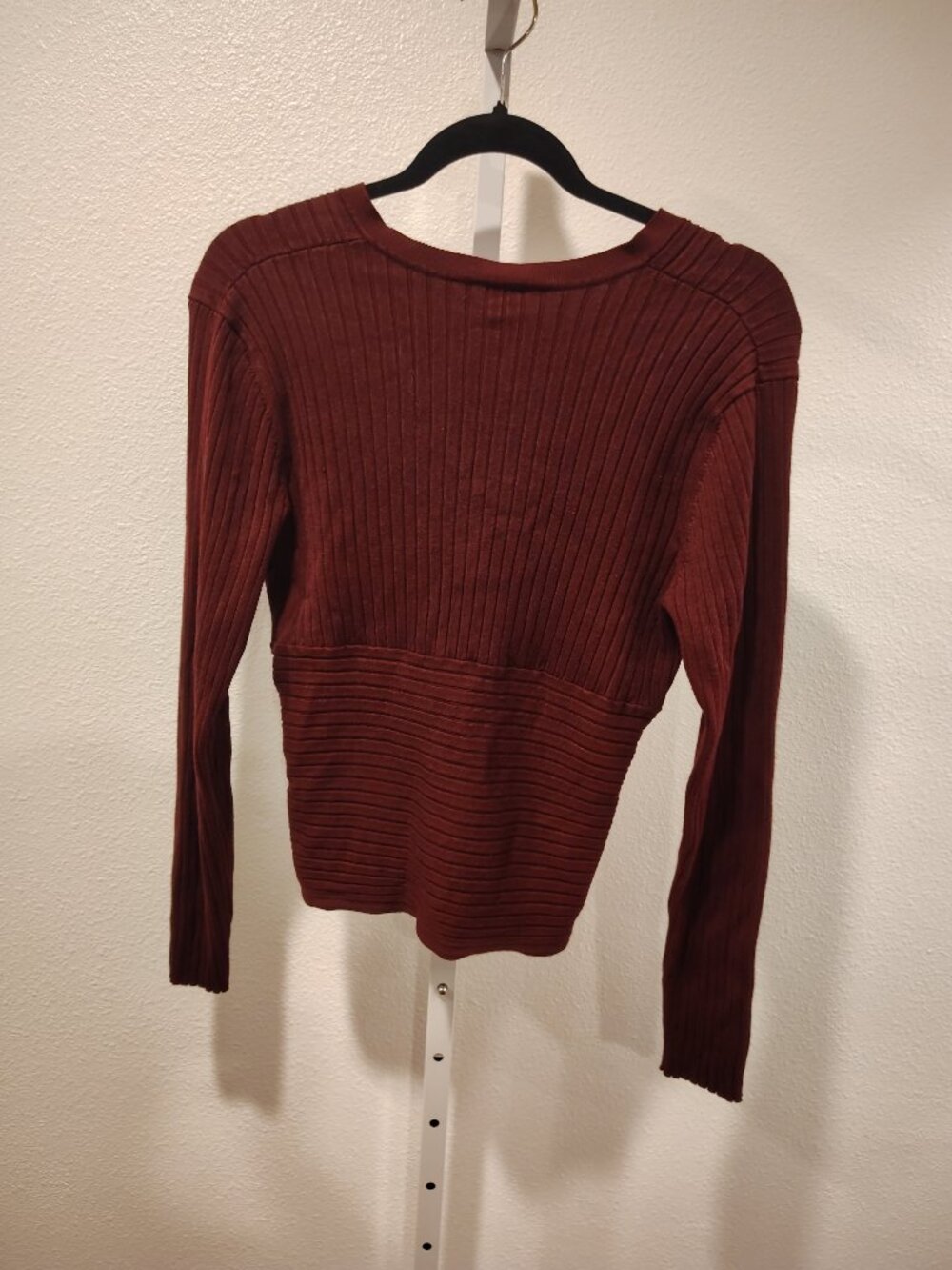 W Women's Sweater Size Large V-Neck Rib Knit Ribbed - Picture 10 of 10